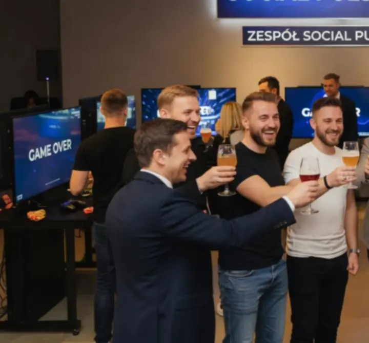 Uczestnicy zadowoleni po udanym evencie mobilnego kasyna